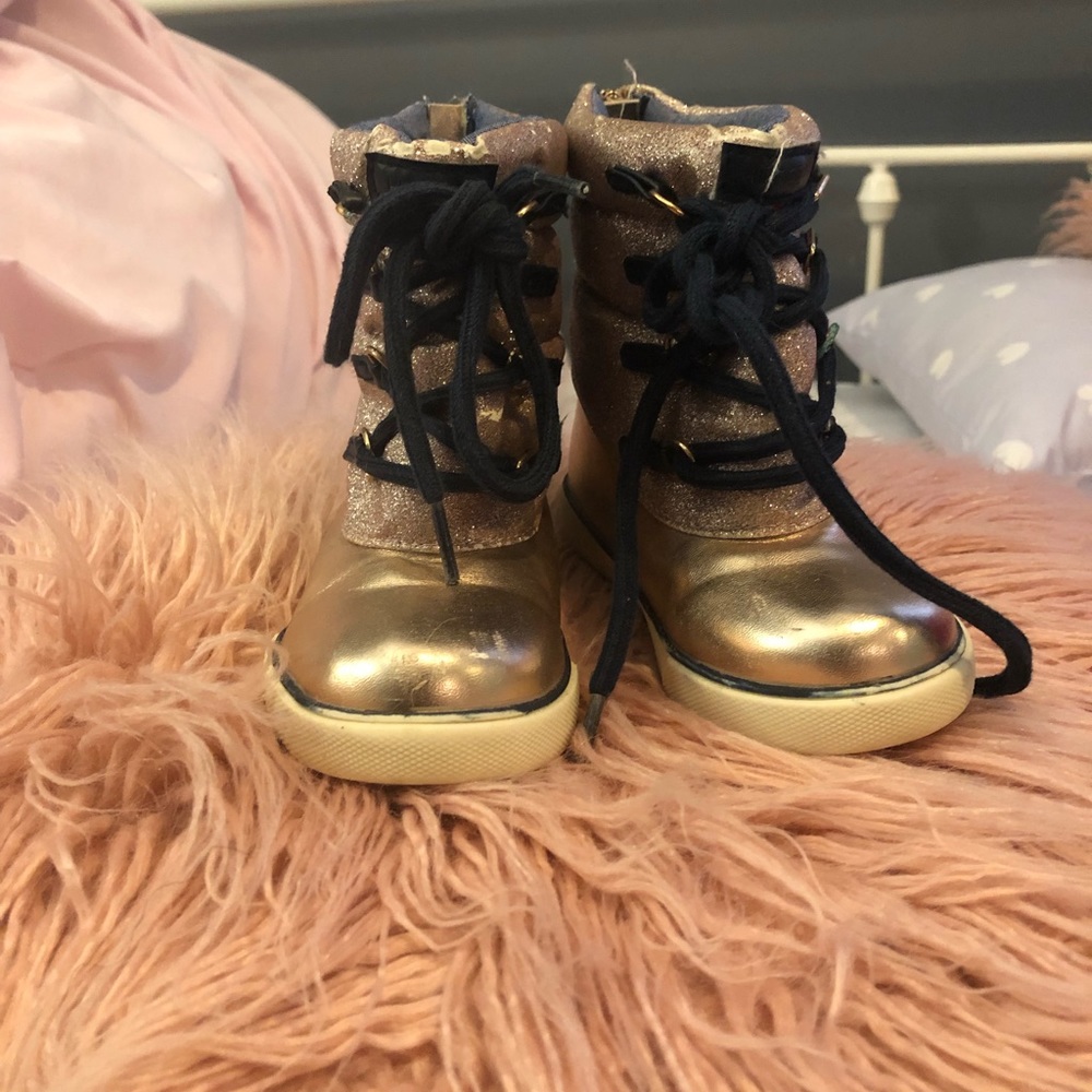 Tommy Hilfiger snow boots